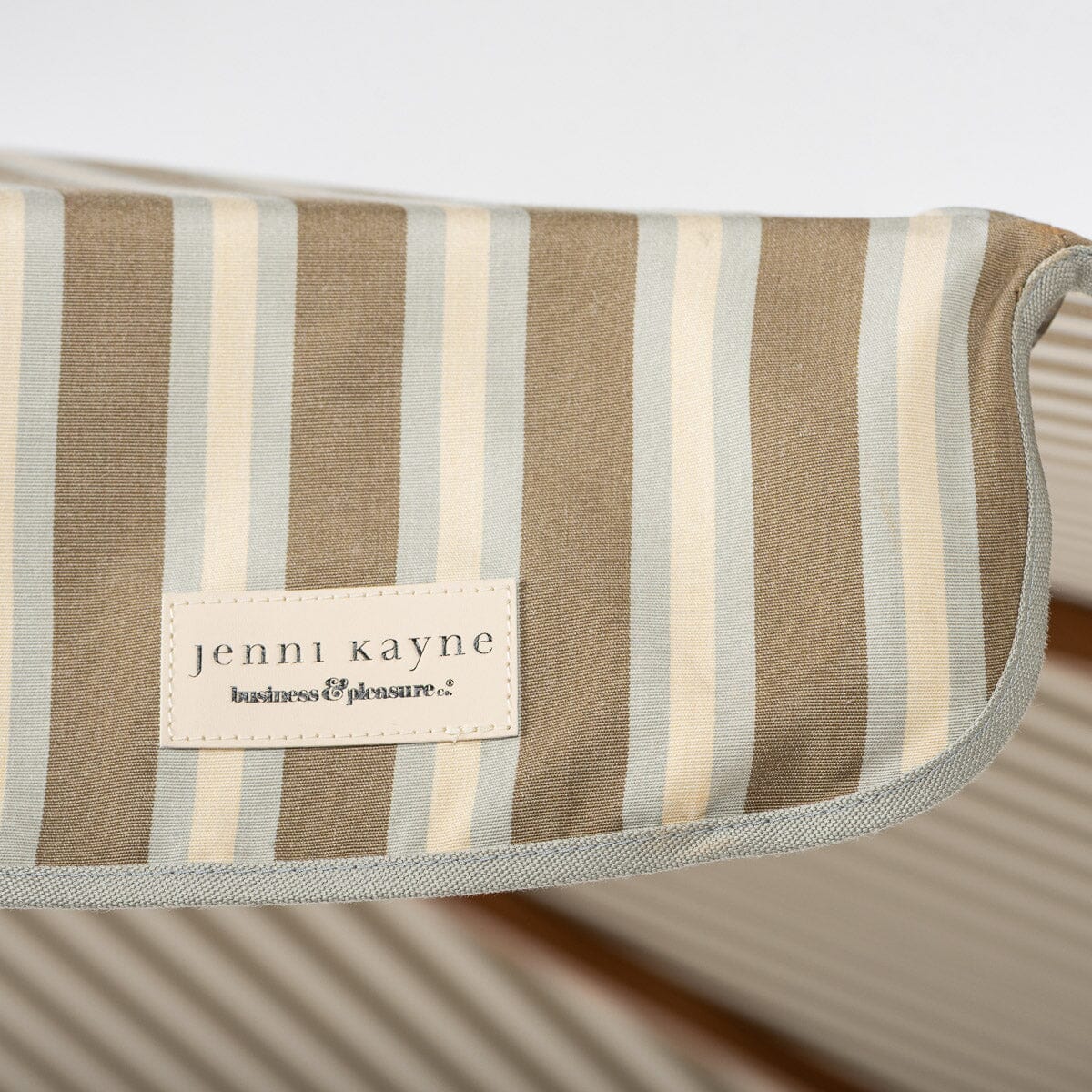 The Resort Market Umbrella x Jenni Kayne - Image 10