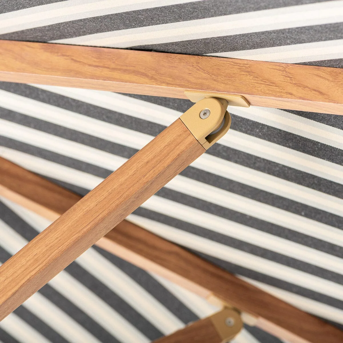 The Resort Market Umbrella x Jenni Kayne - Image 12
